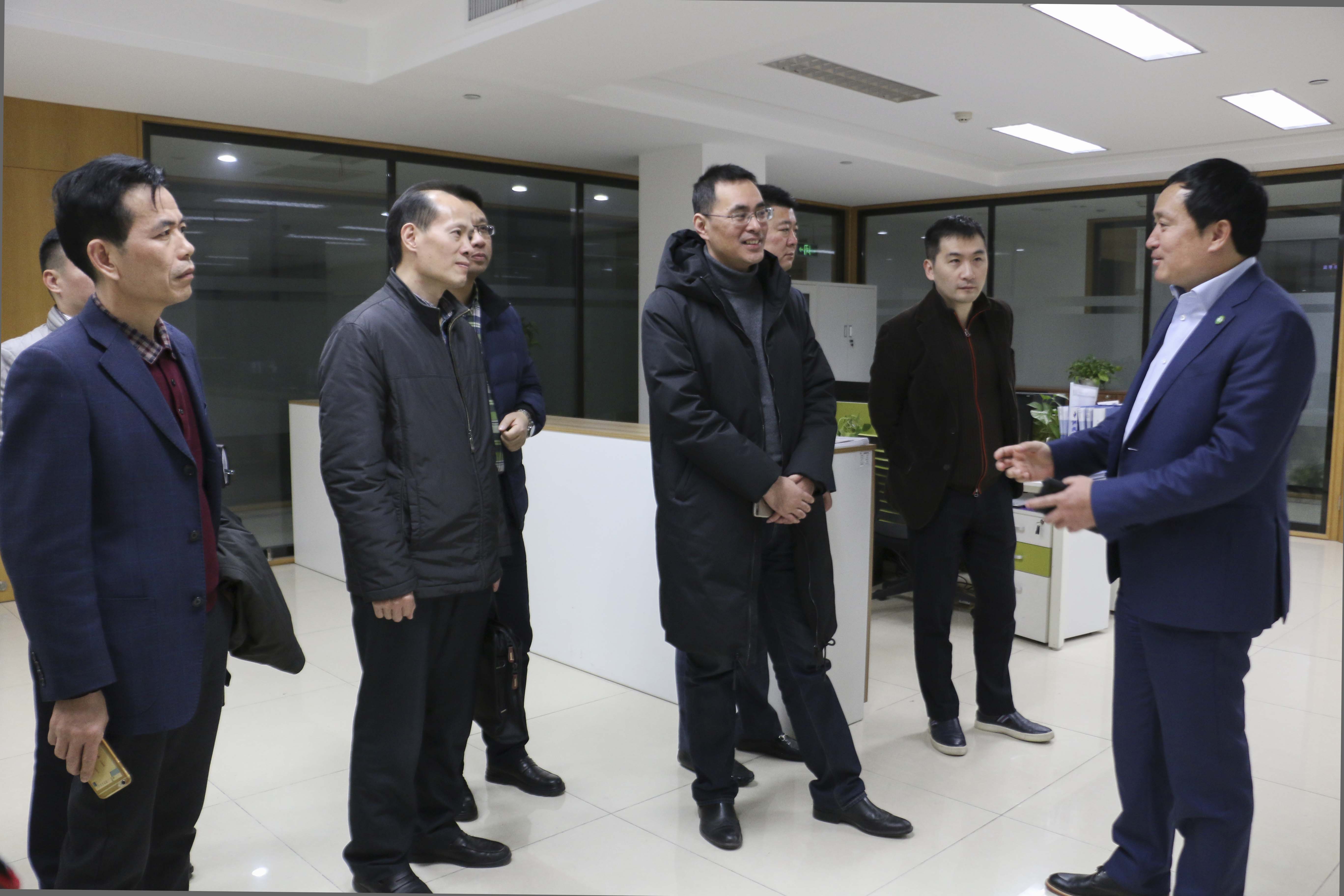 武汉市经信委一行领导莅临公司参观调研