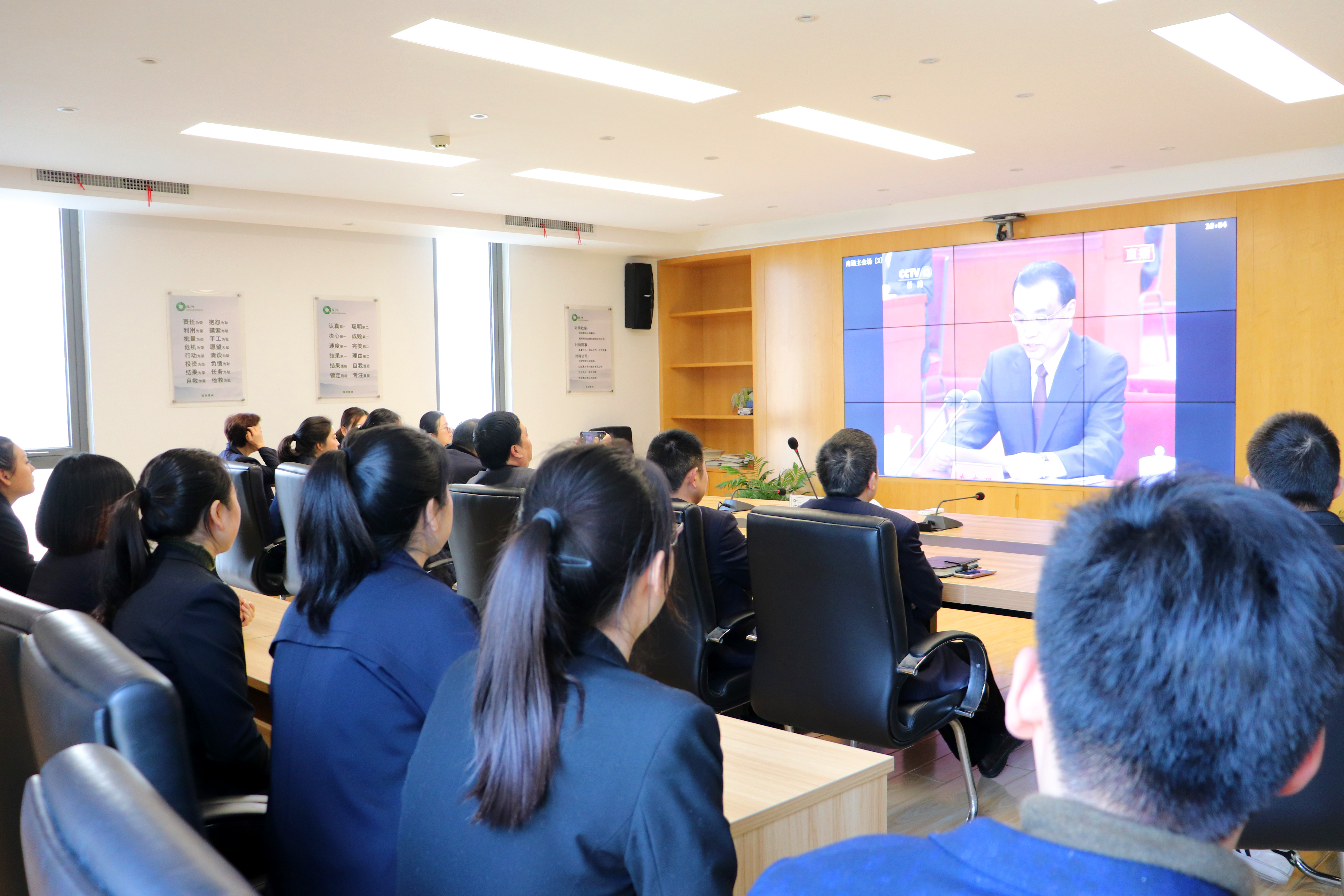 党政之窗 | 壮阔东方潮，奋进新时代 ——绿洲物流党支部组织干部职工观看“庆祝改革开放40年周年大会”
