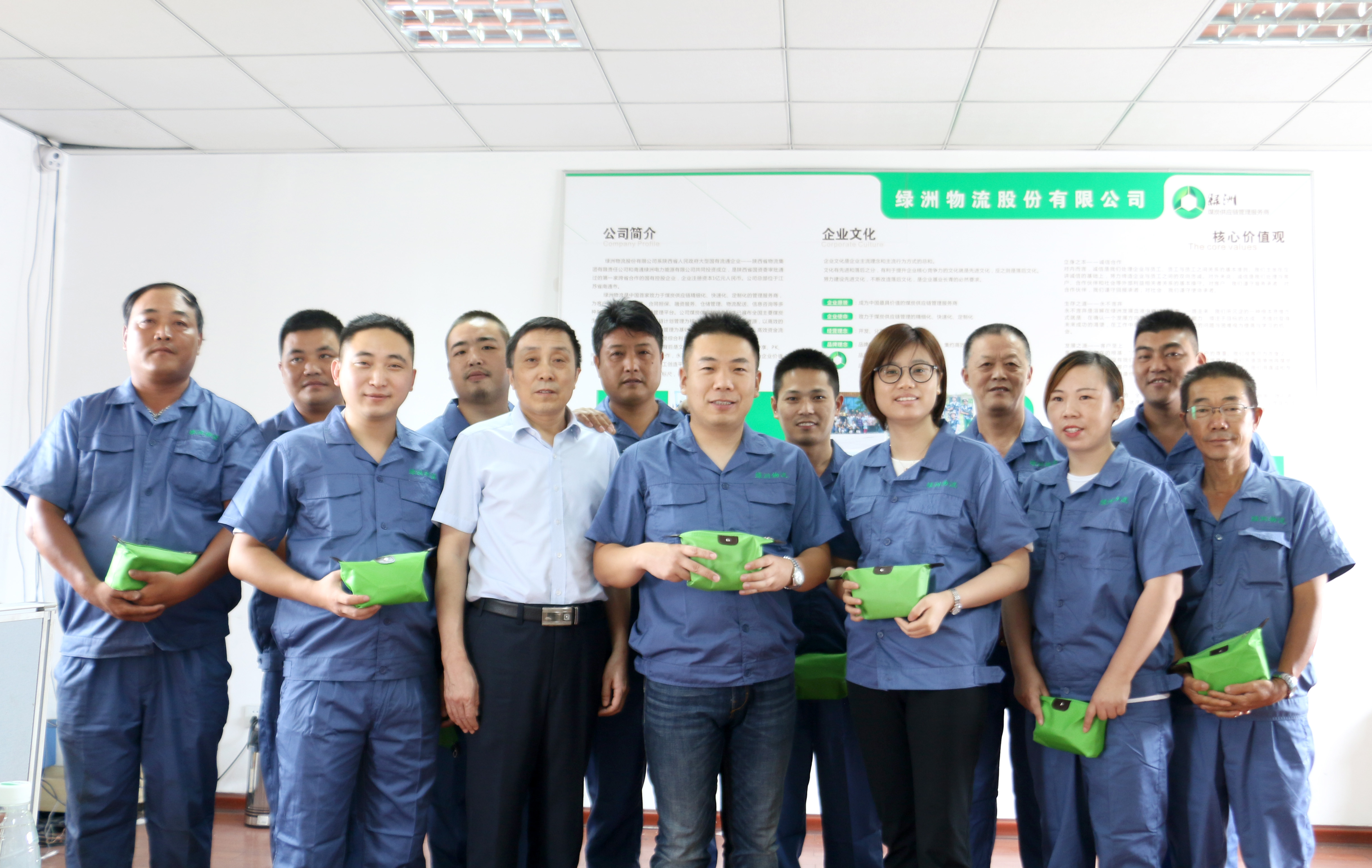 送清凉，战高温 | 绿洲物流工会为一线员工送去防暑降温用品