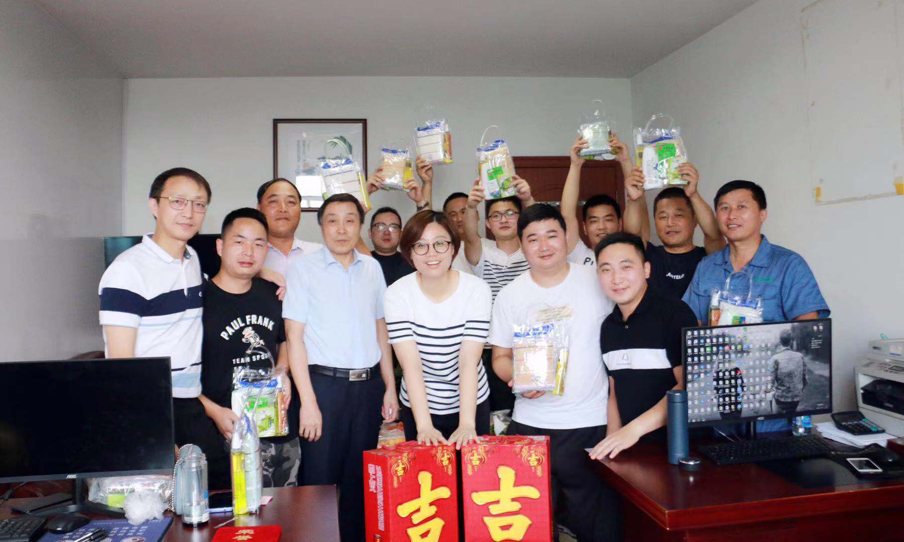 炎炎夏日送清凉 丝丝温暖沁人心 — —记绿洲物流工会“送清凉”慰问活动