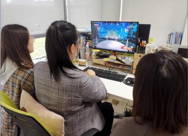 托起“中国梦”感受“劳动美”致敬劳动者  绿洲物流股份有限公司组织员工收看“五一”特别节目